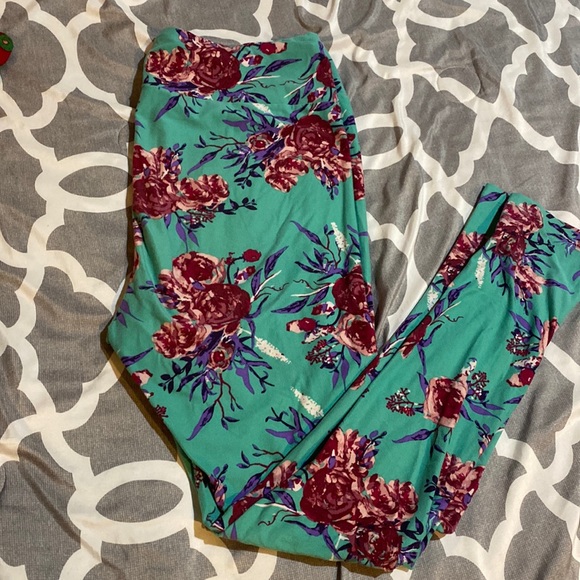 Lularoe floral Tall and Cuvry leggings - Picture 1 of 3